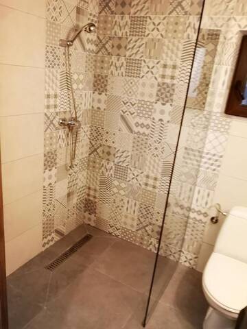 Фото номера King Room with Shared Balcony Гостевой дом Pensiunea Cheile Albacului г. Альбац 11