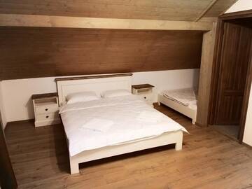 Фото номера King Room with Shared Balcony Гостевой дом Pensiunea Cheile Albacului г. Альбац 9