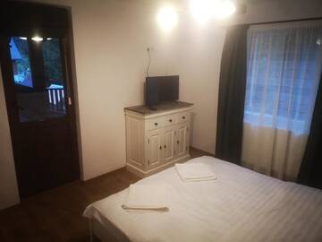 Фото номера King Room with Shared Balcony Гостевой дом Pensiunea Cheile Albacului г. Альбац 5